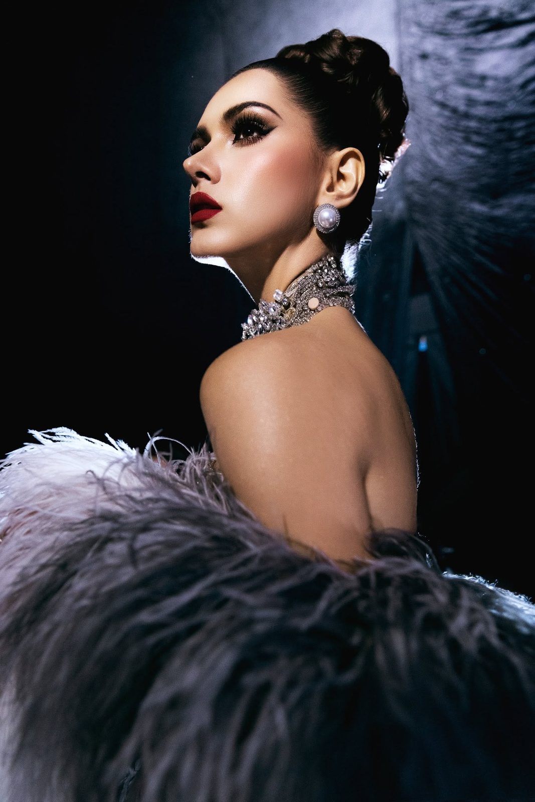 Một ngày backstage: makeup cho pageant khác gì makeup cho cô dâu?