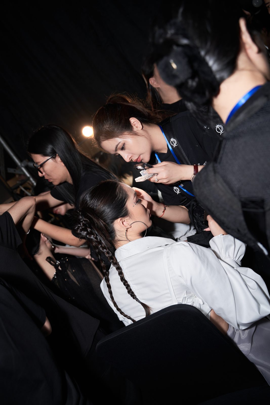 Một ngày backstage: makeup cho pageant khác gì makeup cho cô dâu?